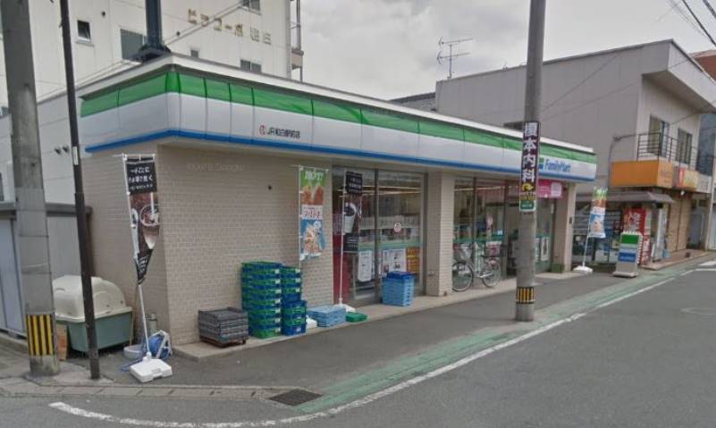 コンビニ　ファミリーマート（コンビニ）まで379m