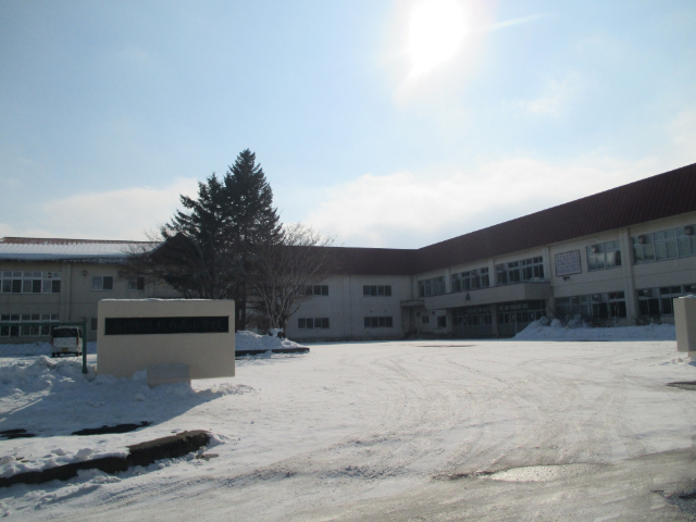 小学校　幕別町立札内南小学校（小学校）まで889m