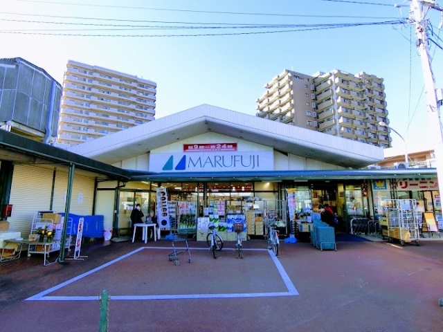 スーパー　マルフジ東青梅店（スーパー）まで703m