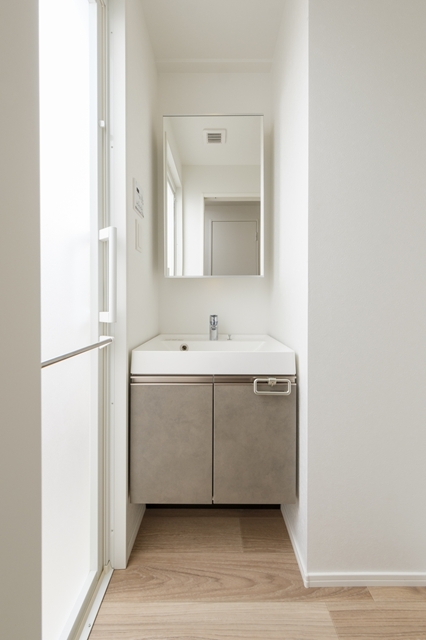 洗面設備　シンプルで使いやすい洗面台です！