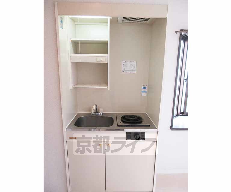 キッチン　収納もあるキッチンです