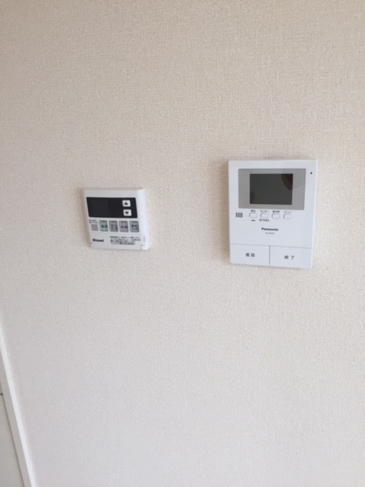 その他設備　給湯リモコンとＴＶインターホン