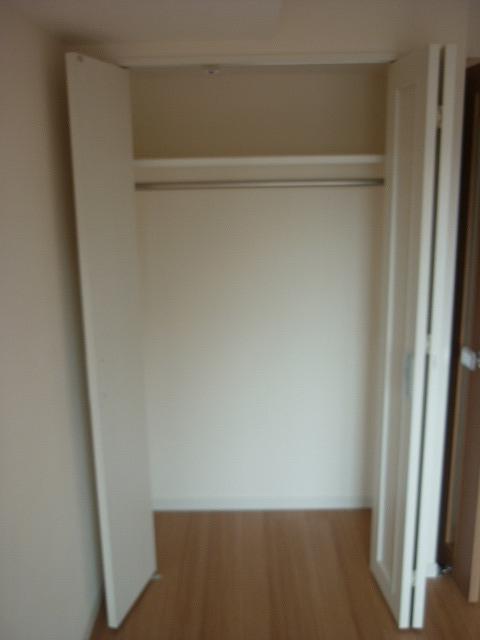 収納　ハンガーパイプ付きのクローゼット