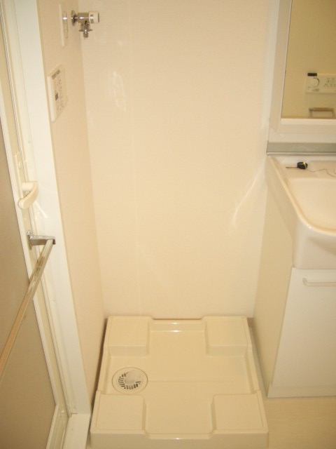 その他設備　防水パン付きの室内洗濯機置場