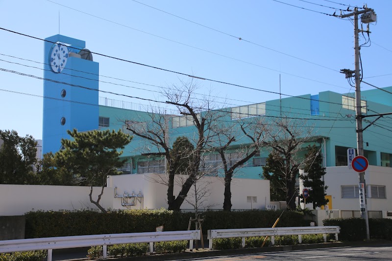 小学校　横浜市立南太田小学校（小学校）まで298m