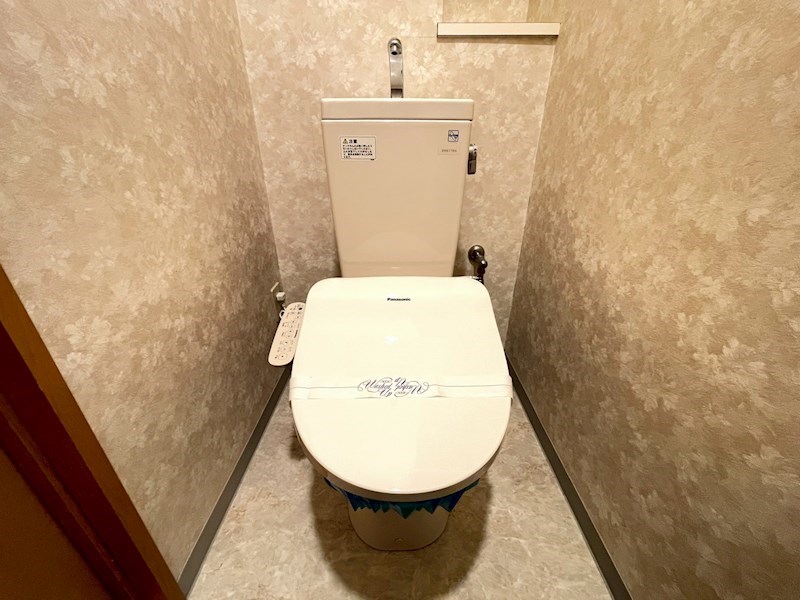 トイレ　温水洗浄便座も付いて清潔なトイレ