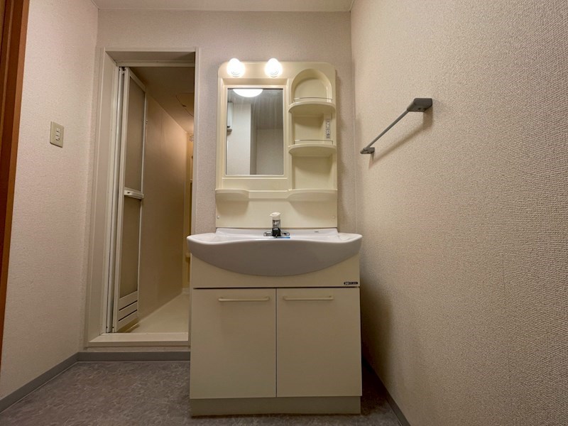 洗面設備　使い勝手の良い洗面化粧台。