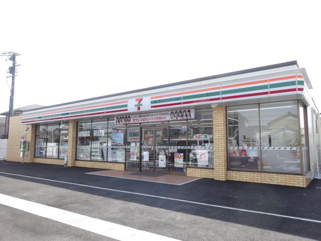 コンビニ　セブンイレブン（コンビニ）まで530m