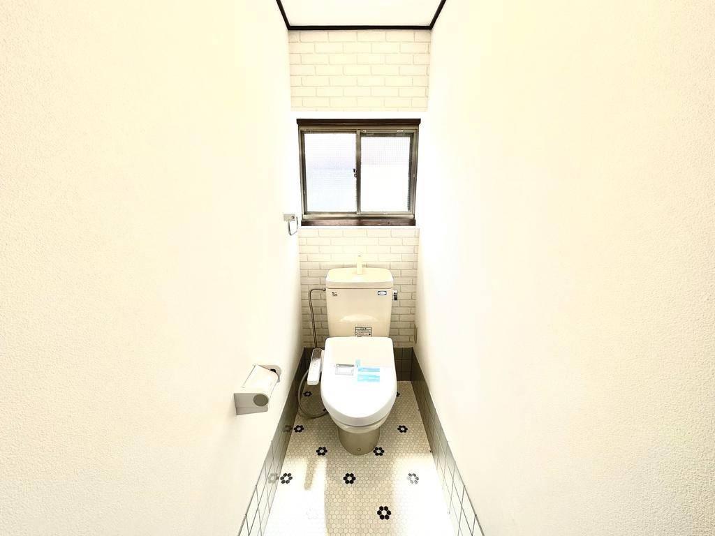 トイレ　ウォシュレット付きトイレです