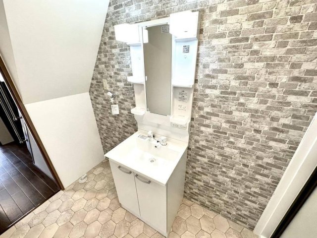 洗面設備　コンパクトで使い勝手の良い洗面所です！