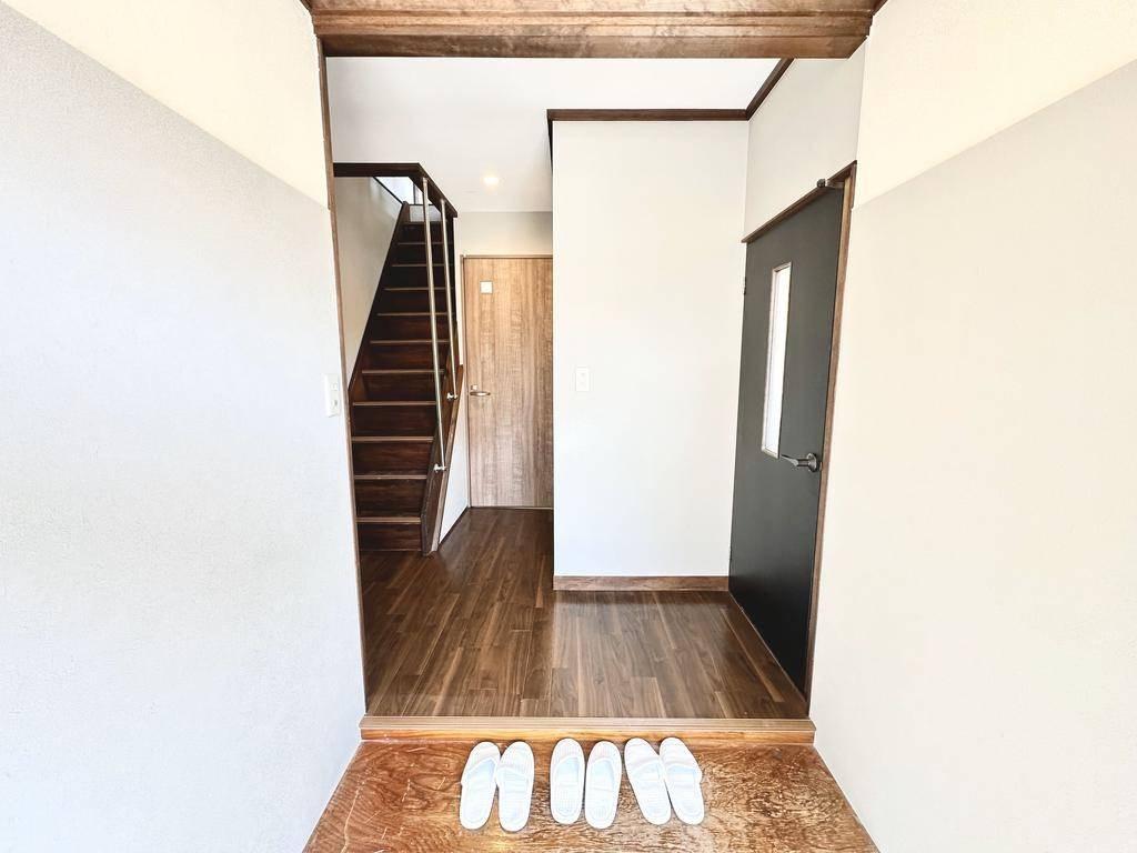 玄関　風通しよく広々とした玄関です