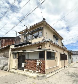 建物外観　内装はリフォーム済みで綺麗なお部屋です！