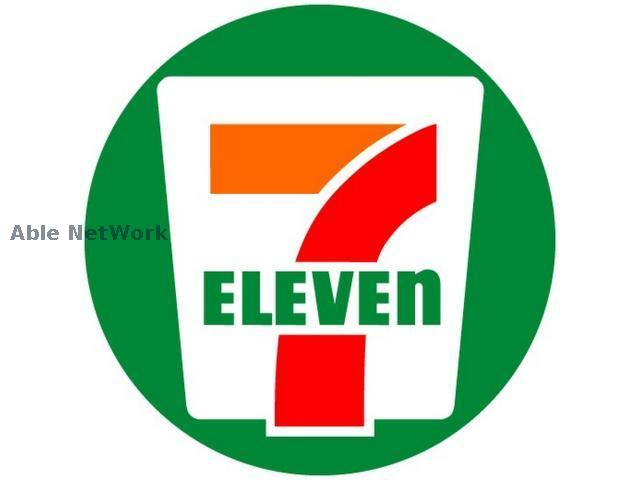 コンビニ　セブンイレブン熊谷市役所前店（コンビニ）まで303m