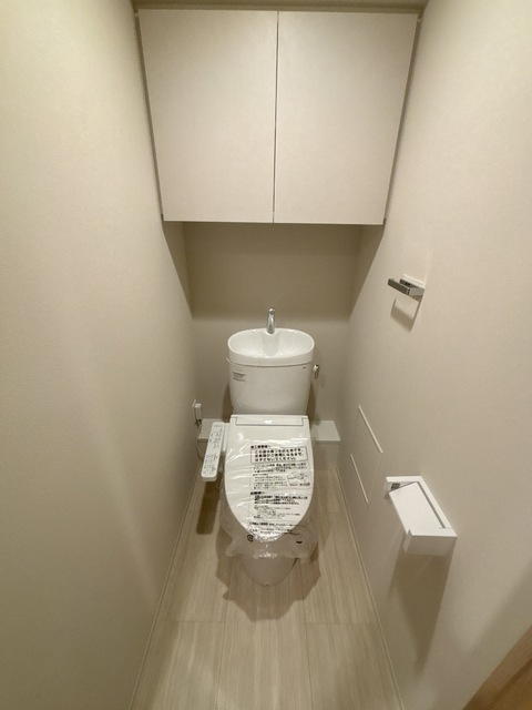 トイレ　※別室参考写真（内装色が変更になる可能性あり）