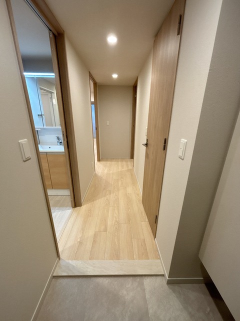 玄関　※別室参考写真（内装色が変更になる可能性あり）