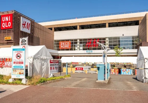 ショッピングセンター　ラソラ札幌（ショッピングセンター）まで665m