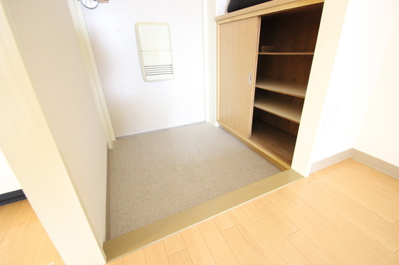 玄関　※別部屋の写真です