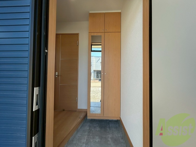 玄関　玄関の様子です。明るい印象ですね。気分もあがりそう。