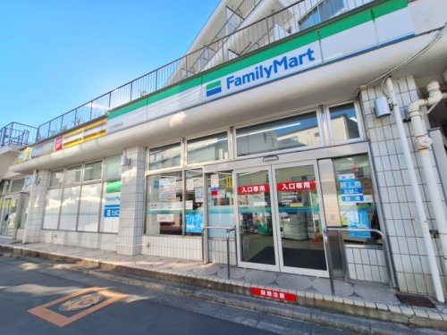 コンビニ　ファミリーマート 北大宮駅前店（コンビニ）まで89m