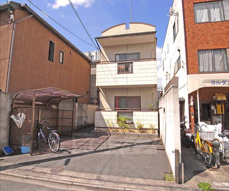 建物外観　閑静な住宅街です。