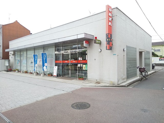 銀行　愛媛銀行三津浜支店（銀行）まで400m