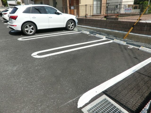 駐車場　敷地内にあるので便利です。