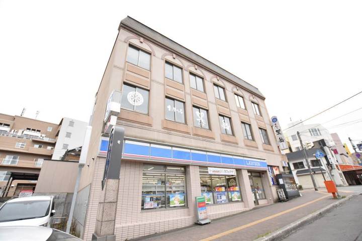 コンビニ　ローソン（コンビニ）まで409m