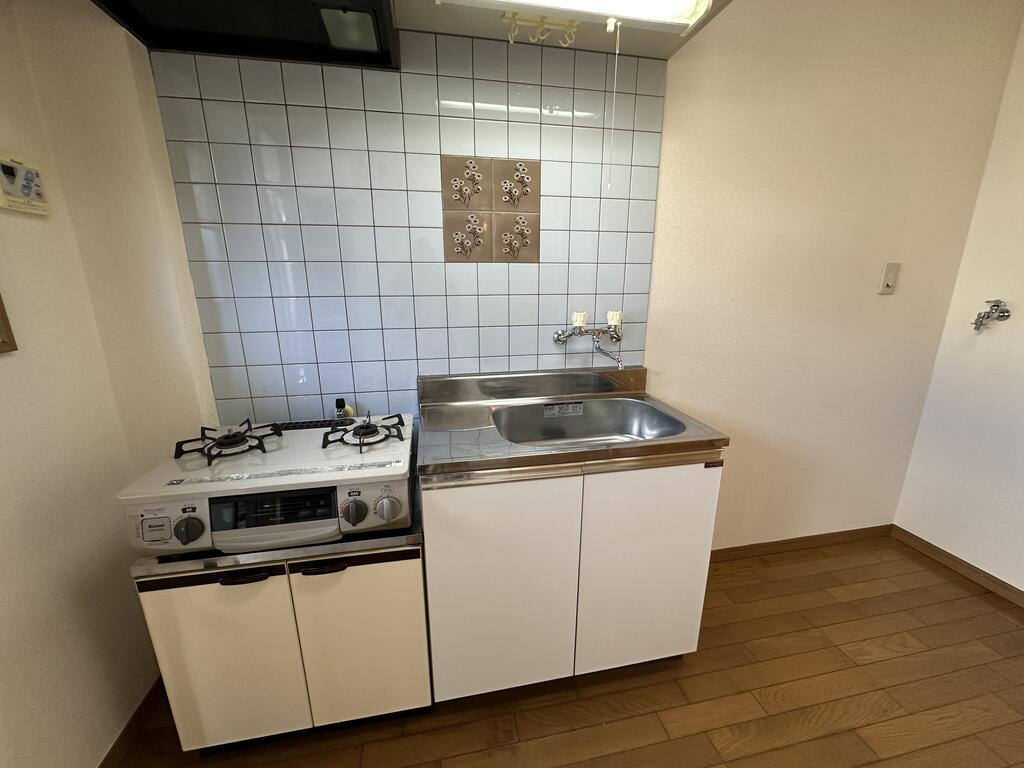 キッチン　ガス台は残置物です