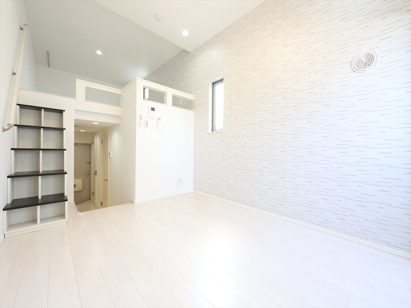 居室・リビング　洋室6.4帖　ロフト6.4帖（収納にも寝室にも使えます）