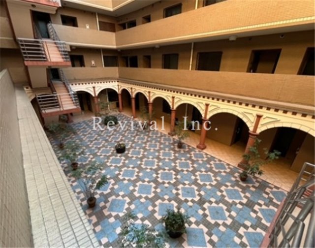 その他共有部分　お洒落な中庭パティオがございます