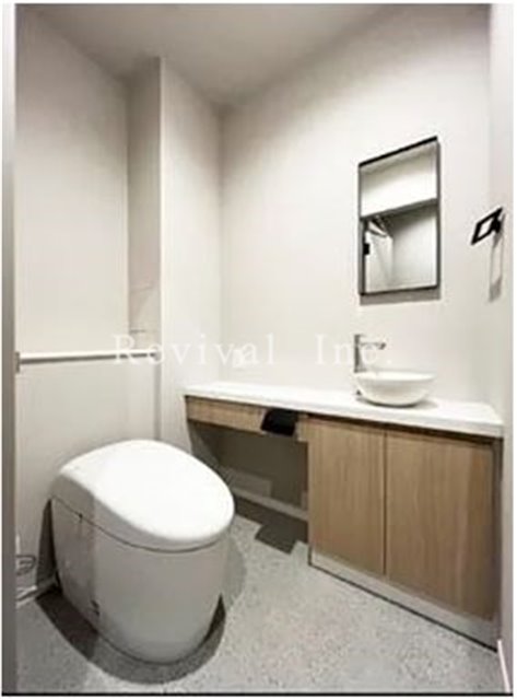 トイレ　最新式タンクレストイレ仕様