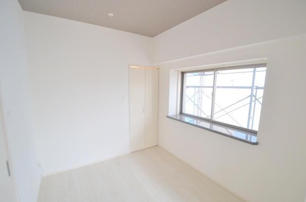 バルコニー　洋室