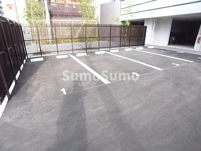 駐車場　駐車場があるので、車を買う予定の方も安心です