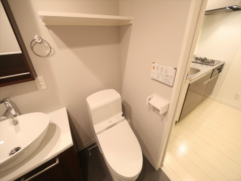 トイレ　温水洗浄暖房便座付トイレ