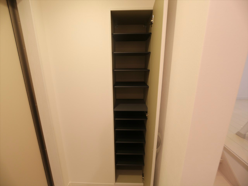 玄関　玄関　シューズボックス付（収納充実してます）