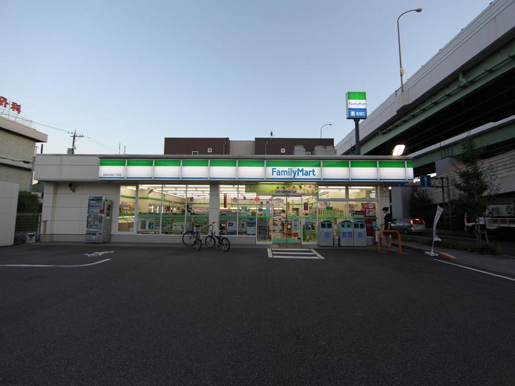 コンビニ　ファミリーマート 名南本地通三丁目店 (コンビニ)（コンビニ）まで40m
