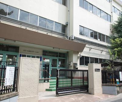 小学校　荒川区立第五峡田小学校（小学校）まで85m