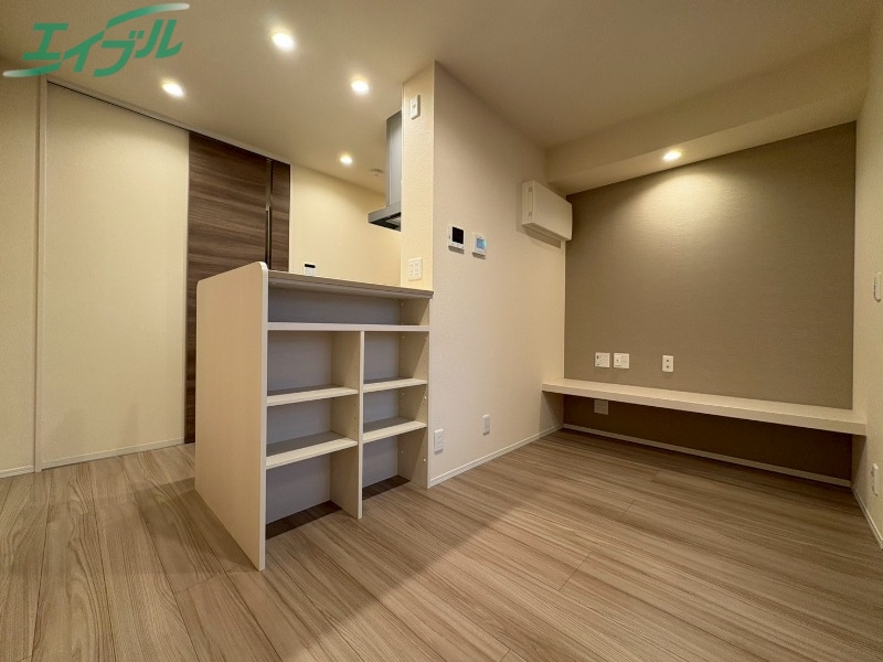 居室・リビング　同型反転タイプ写真です。