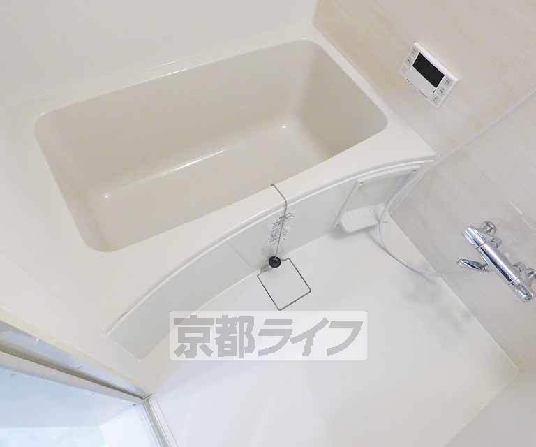 バス・シャワールーム　バスルームです