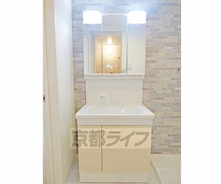 洗面設備　独立洗面台です