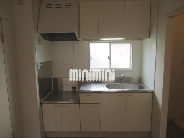 キッチン　上段にも収納スペースがあり便利ですね。