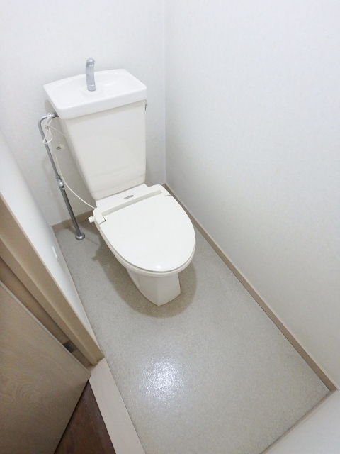 トイレ　同物件の他のお部屋の参考画像です。