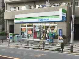 コンビニ　ファミリーマート（コンビニ）まで220m