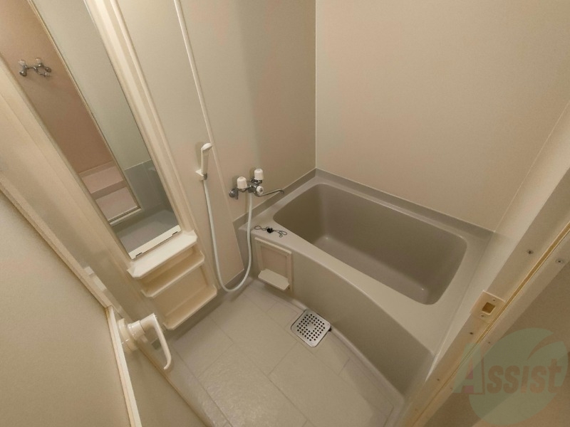 バス・シャワールーム　お風呂になります。一日の疲れを癒してくださいね。