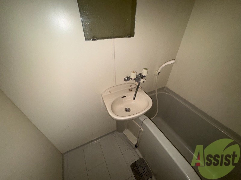 洗面設備　シャワーがあるのでお手入れが簡単です