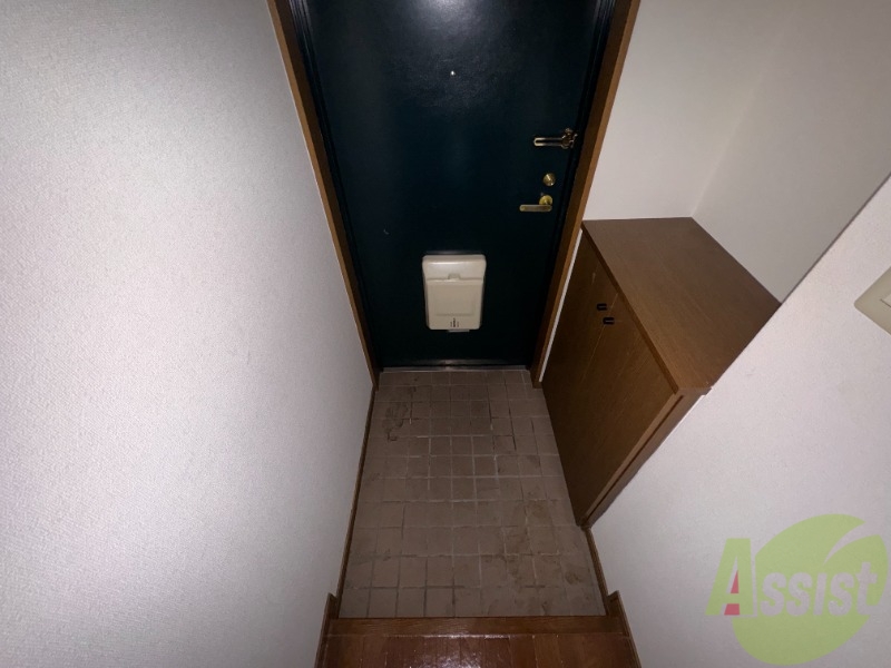 玄関　明るい玄関にはシューズボックスがありますよ