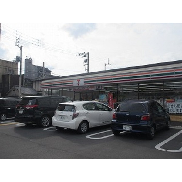 コンビニ　セブンイレブン弁形店（コンビニ）まで165m