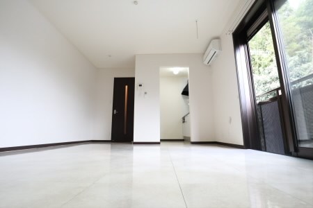 居室・リビング　※別部屋の写真です