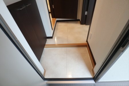 玄関　※別部屋の写真です