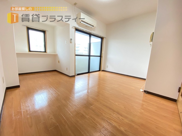 居室・リビング　小窓ある嬉しさ。。